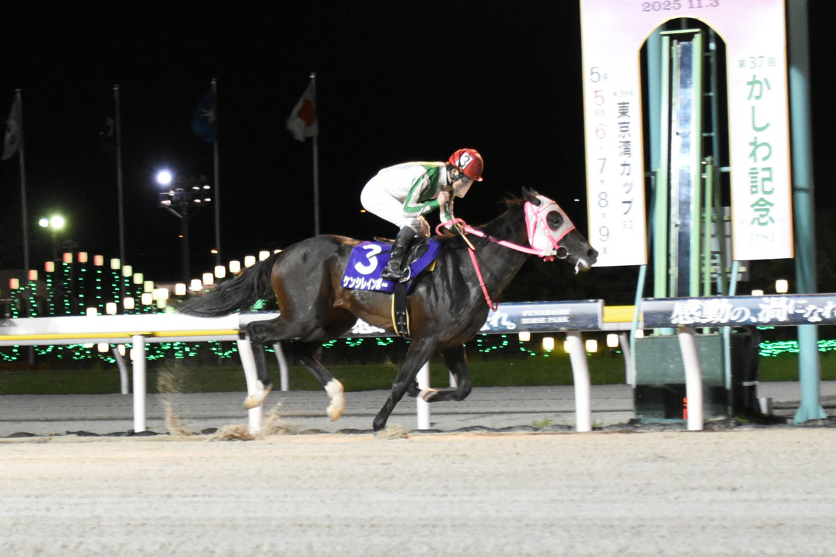 ケンシレインボーが1馬身半差で快勝 デビュー14年目の山中悠希は重