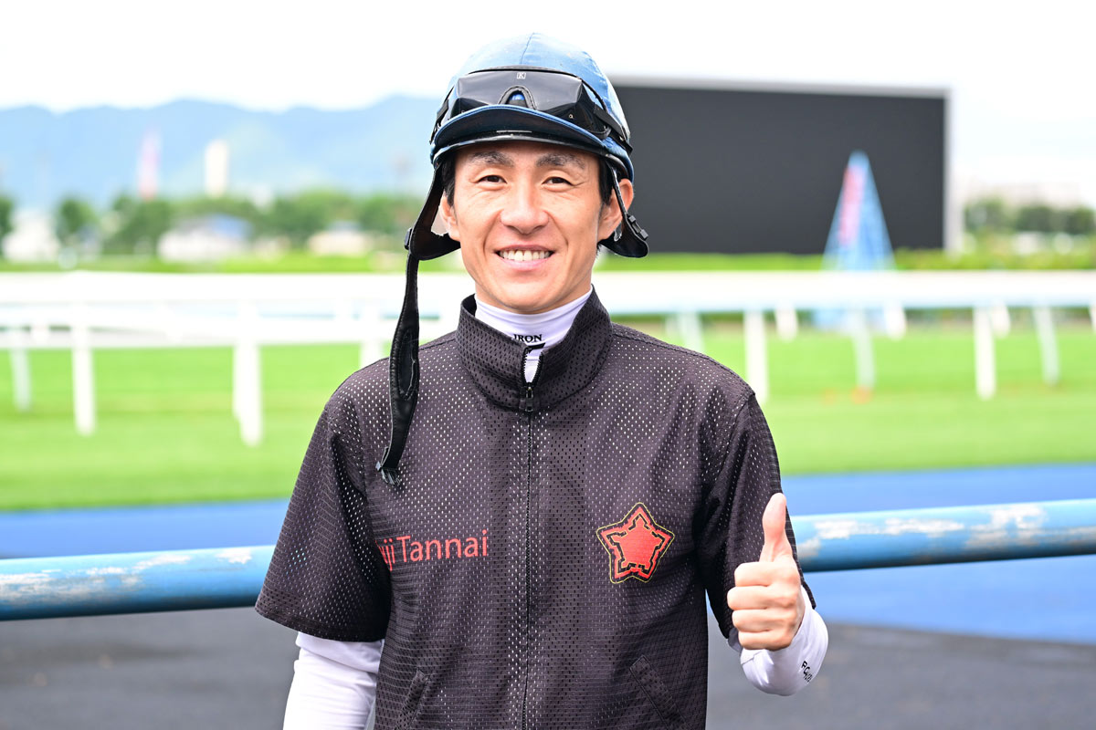 プレゼント】3冠牝馬デアリングタクト＆「二刀流」モズアスコットの