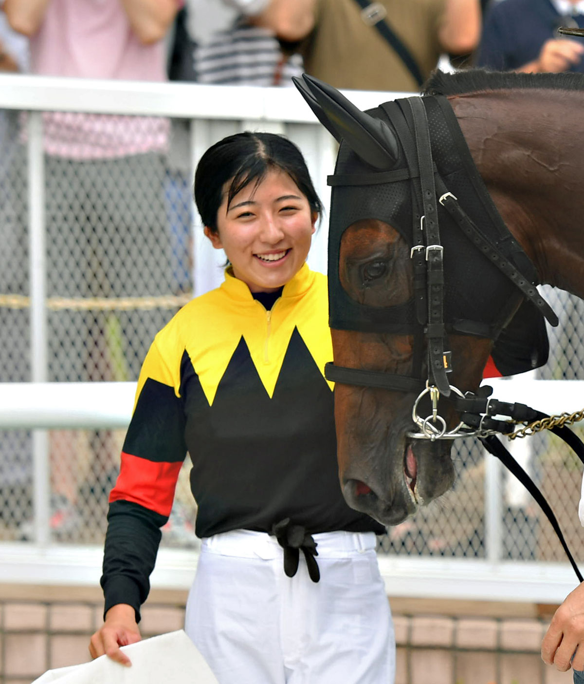 2歳新馬】12番人気の今村聖奈ムーンスカイが接戦を制す 24勝目は
