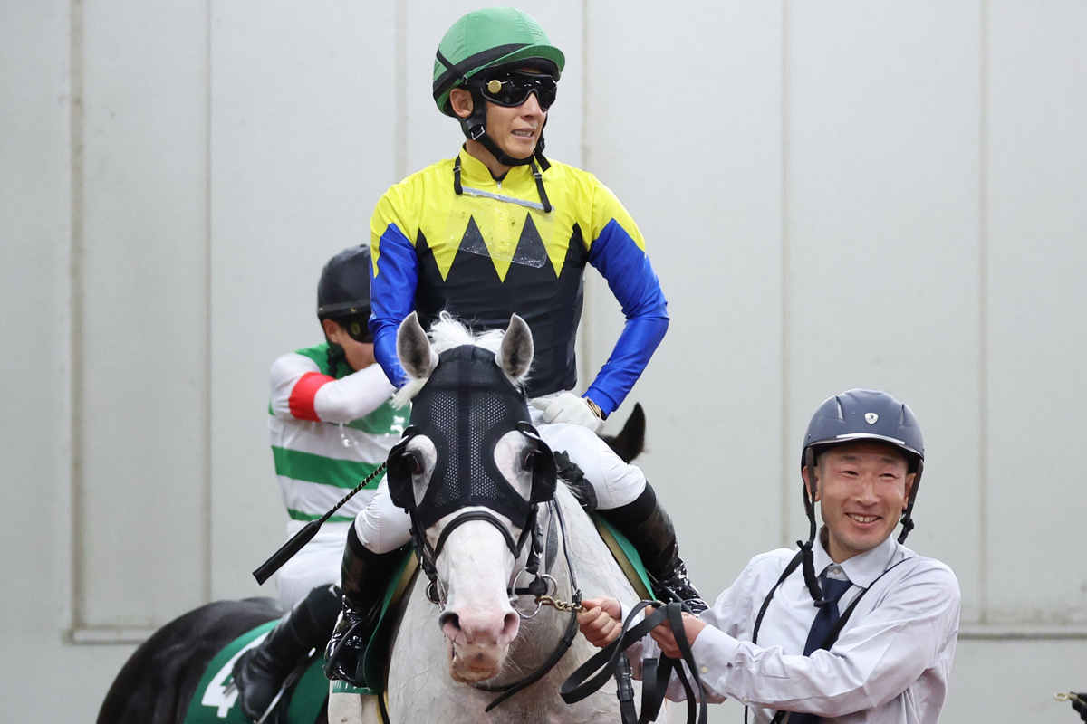 中日新聞杯】白毛の７歳馬ハヤヤッコが大反発の２着 鞍上・幸も感服